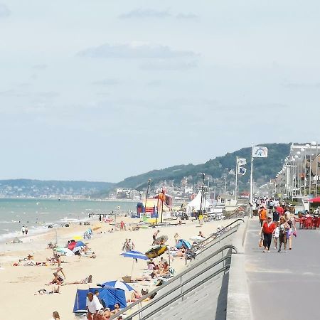 2 Pieces Front De Mer Ensoleille Et Calme Acces Direct Plage Cabourg Exterior photo